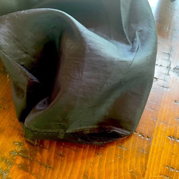 (#110) Genuine leather black purse with 11 compartments. - Picture 7 of 10